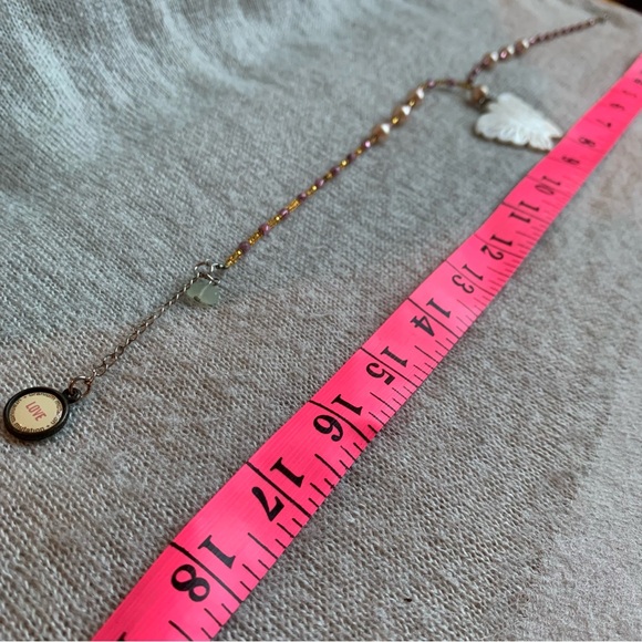 Short necklace by artisan Stella - Butterfly pearl with pink gold beads - Picture 6 of 7